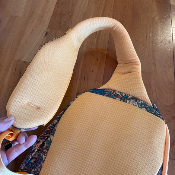 Patagonia Atom Sling Bag 8L in Saffron Yellow - Picture 7 of 11